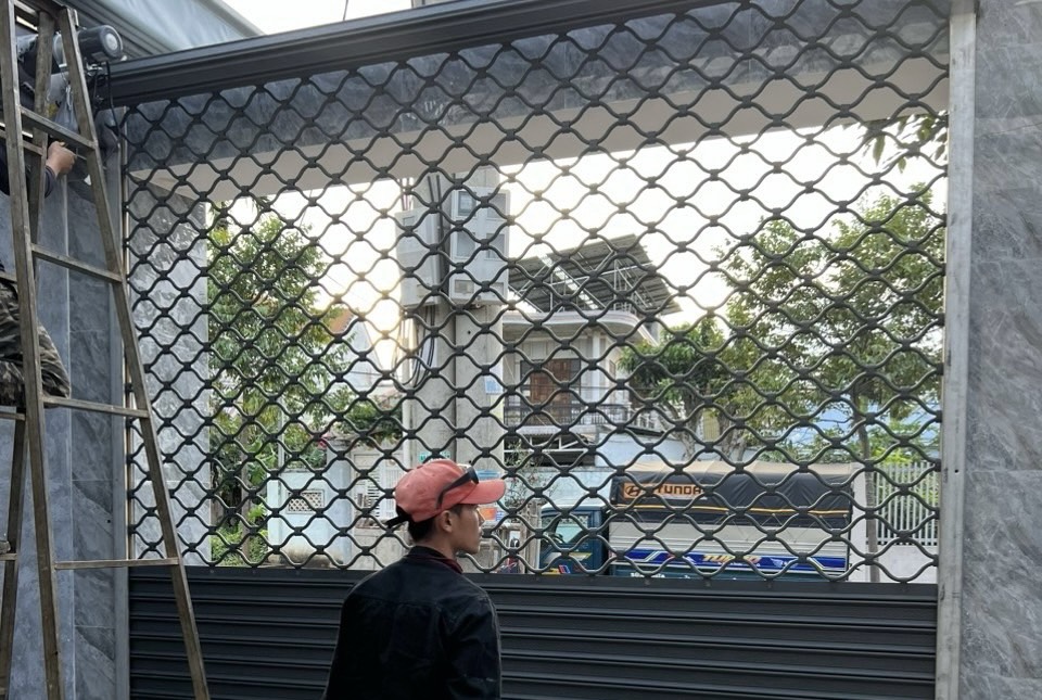 Cửa cuốn mắc võng