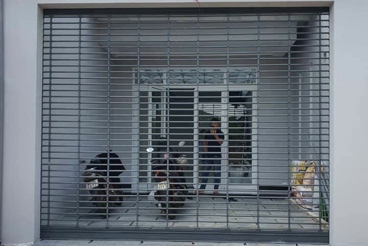 cửa cuốn song ngang xám